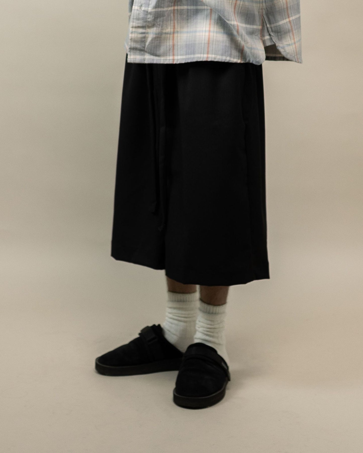 TORORU SHORTS SEMI WOOL BLACK