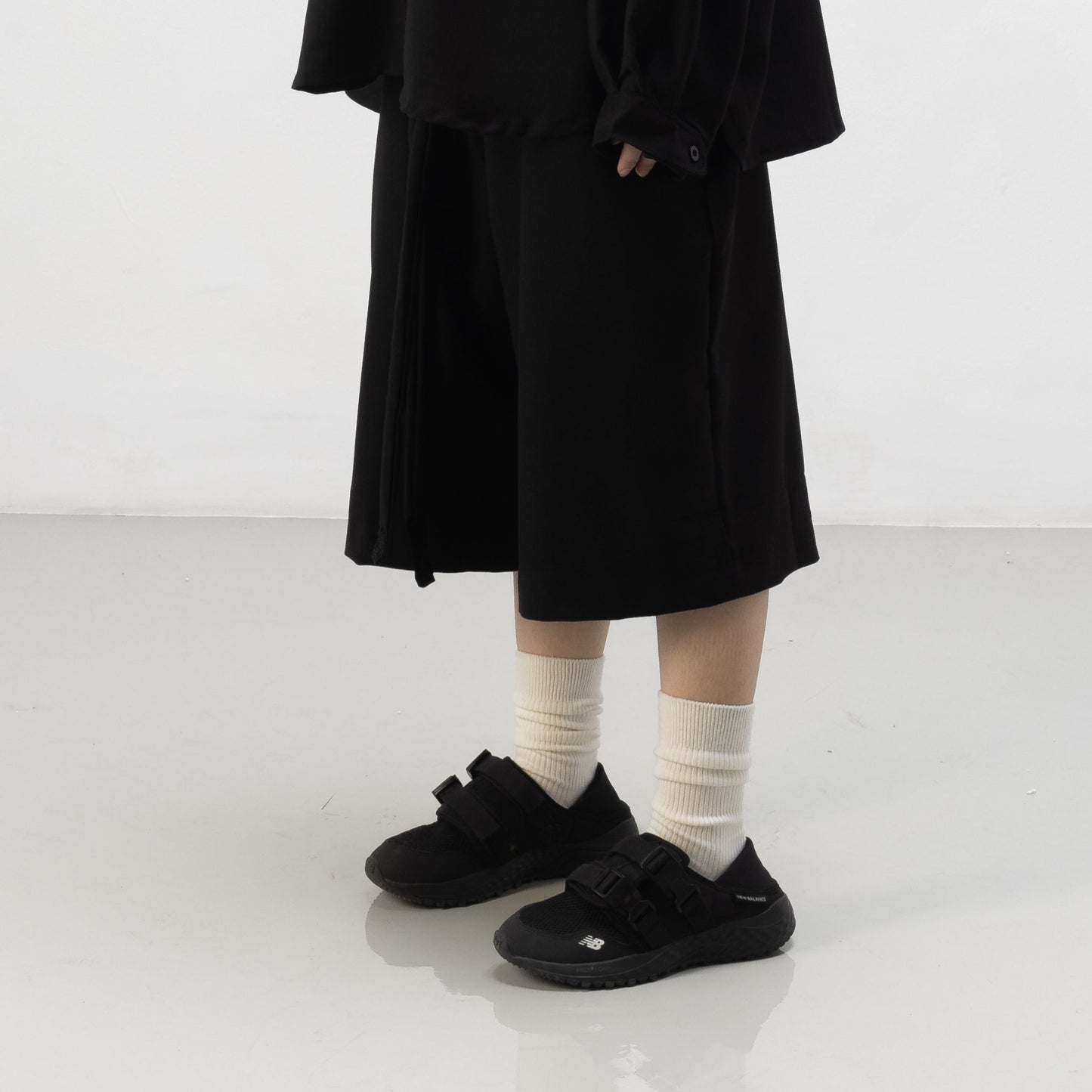 TORORU SHORTS SEMI WOOL BLACK
